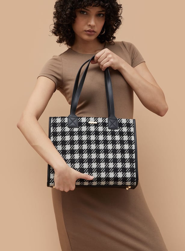 GINGER Houndstooth Patterned Handheld Bag