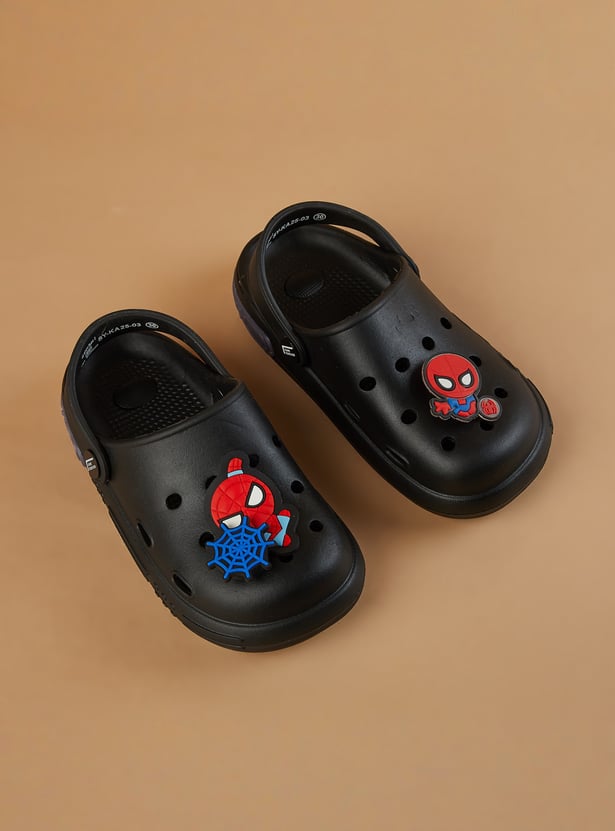 FAME FOREVER Boys Spider-Man Charm Clogs