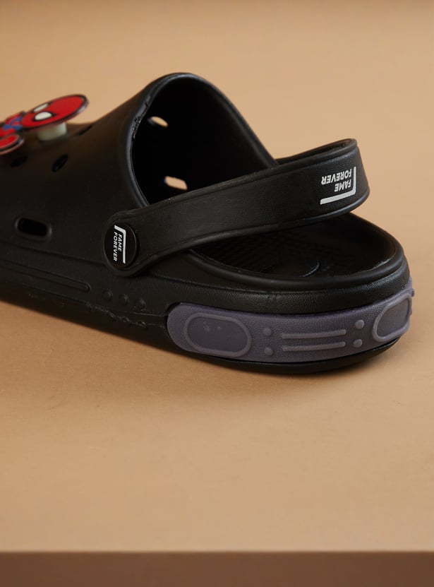 FAME FOREVER Boys Spider-Man Charm Clogs