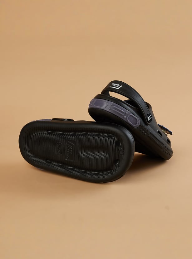 FAME FOREVER Boys Spider-Man Charm Clogs