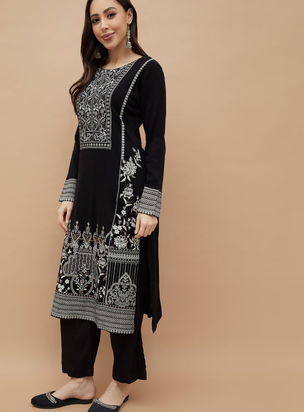 MELANGE Embroidered Straight Winter Kurta