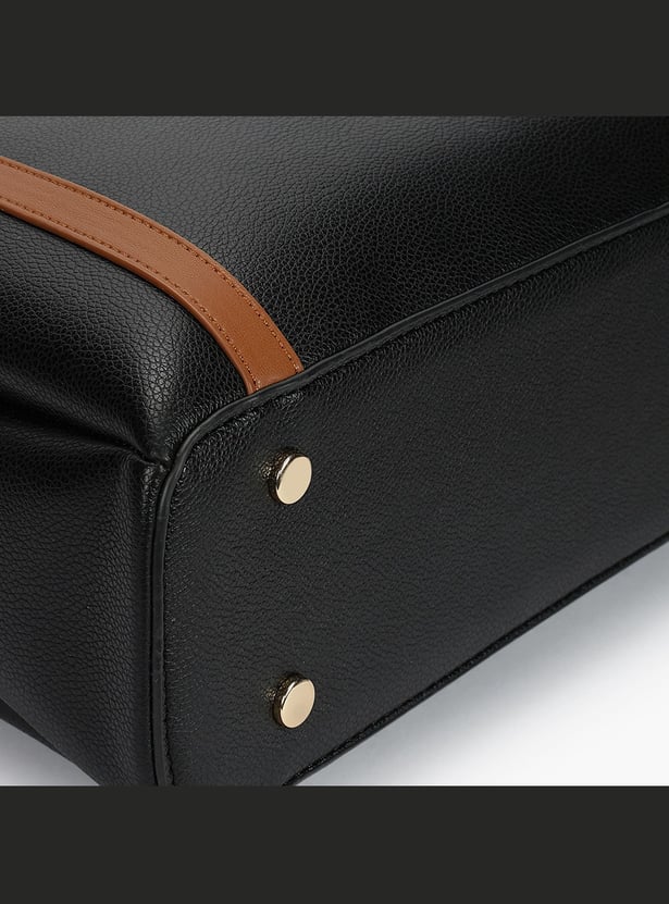 FASTRACK Solid Shoulder Bag
