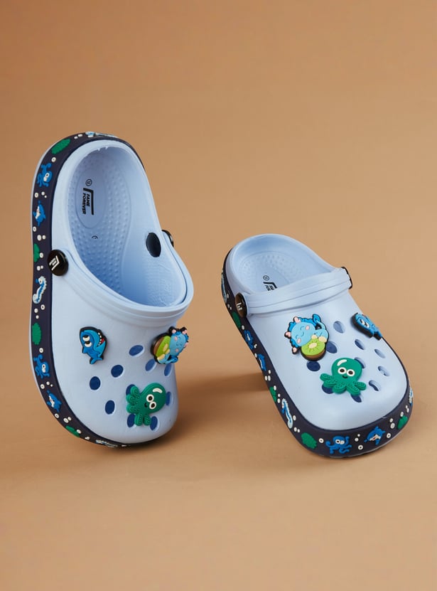 FAME FOREVER Boys Jibbitz Charm Clogs