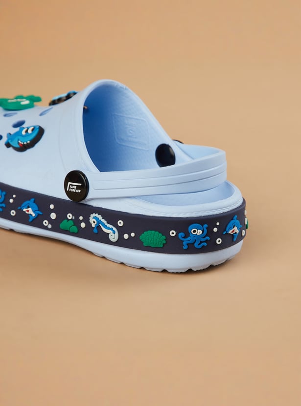 FAME FOREVER Boys Jibbitz Charm Clogs
