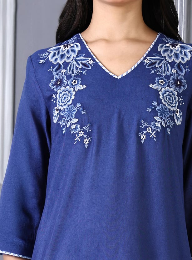 W Embroidered Straight Kurta