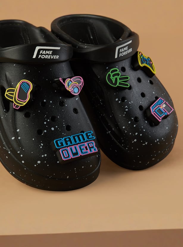 FAME FOREVER Gibbitz Clogs