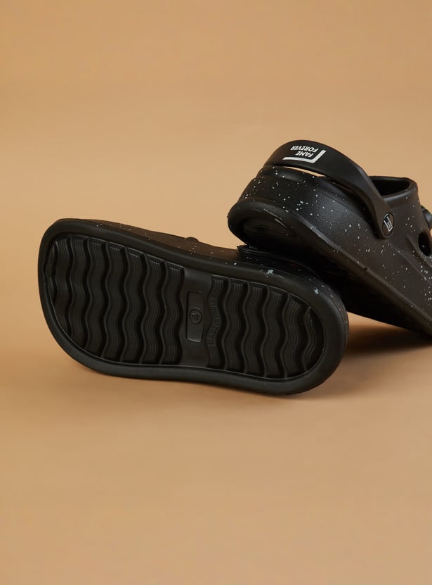 FAME FOREVER Gibbitz Clogs