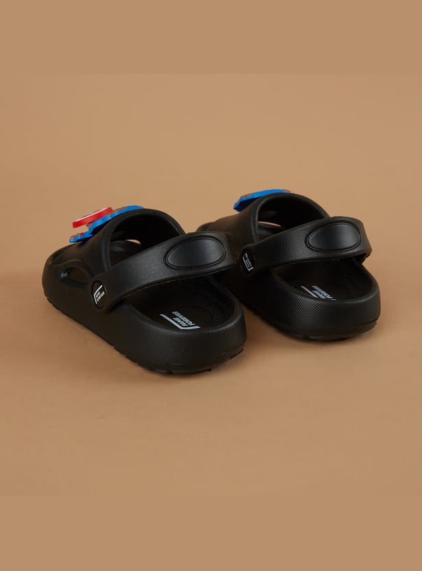 FAME FOREVER Boys Boys Captain America Charm Sandals