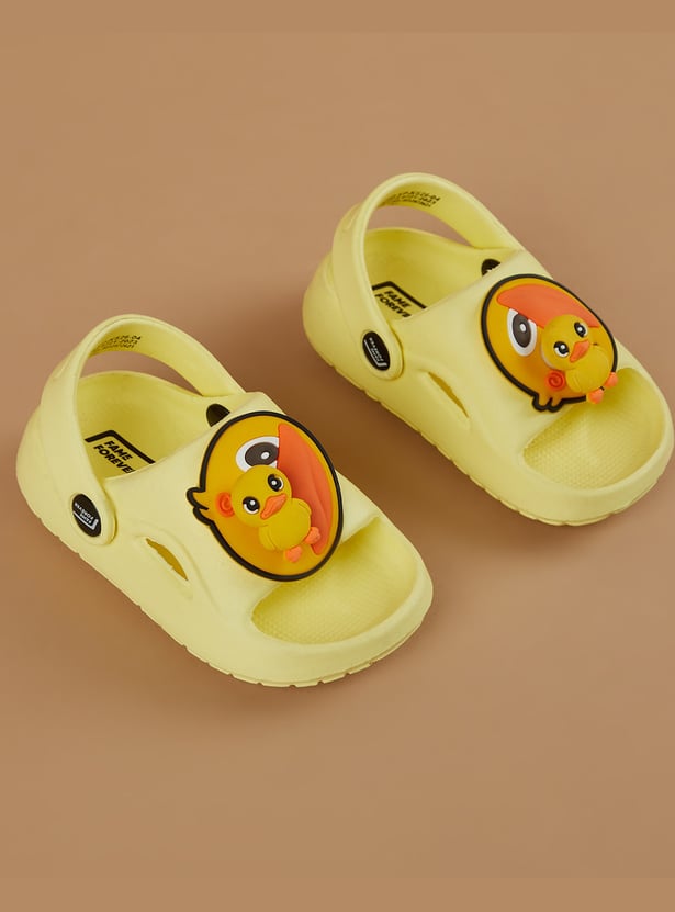 FAME FOREVER Girls Appliqued Sandals