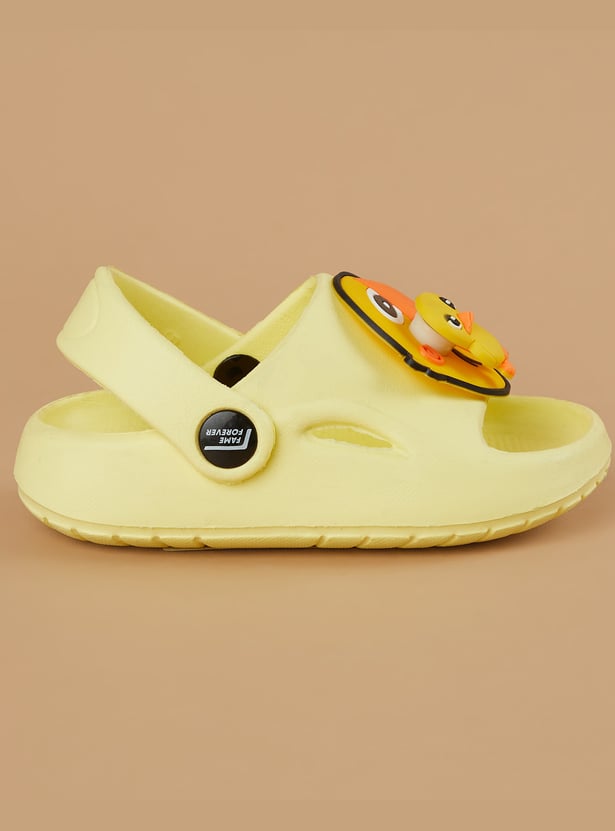 FAME FOREVER Girls Appliqued Sandals