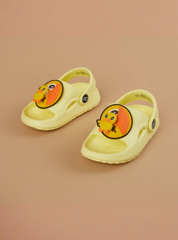 FAME FOREVER Girls Appliqued Sandals