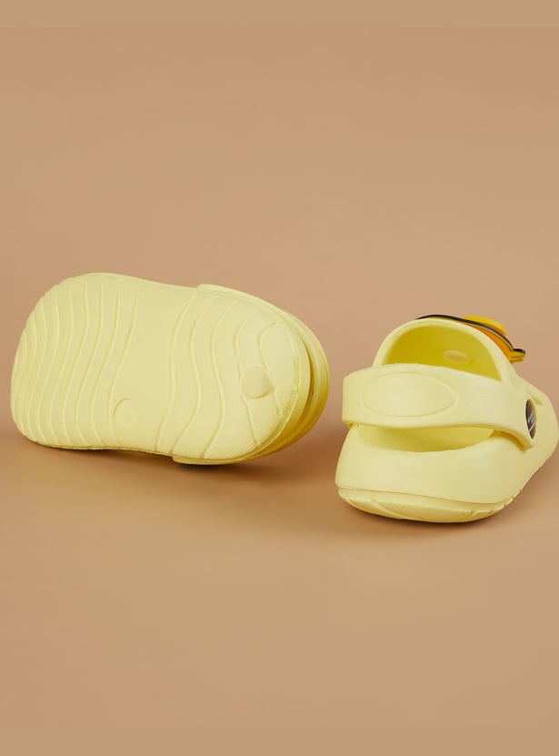 FAME FOREVER Girls Appliqued Sandals