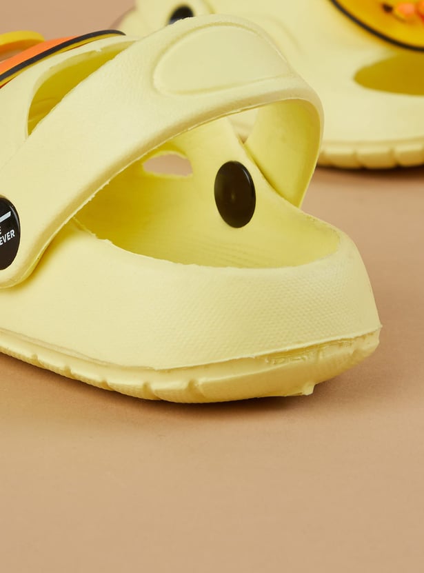 FAME FOREVER Girls Appliqued Sandals