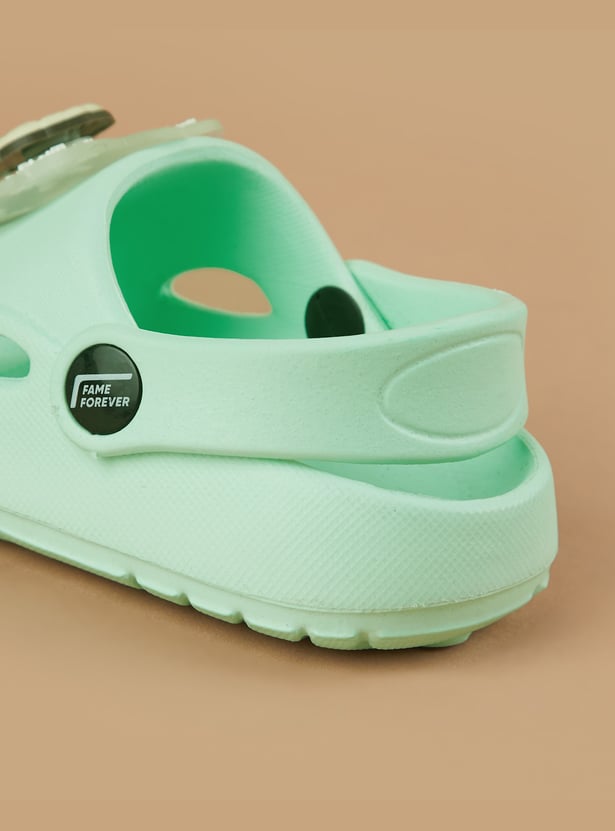 FAME FOREVER Girls Appliqued Clogs