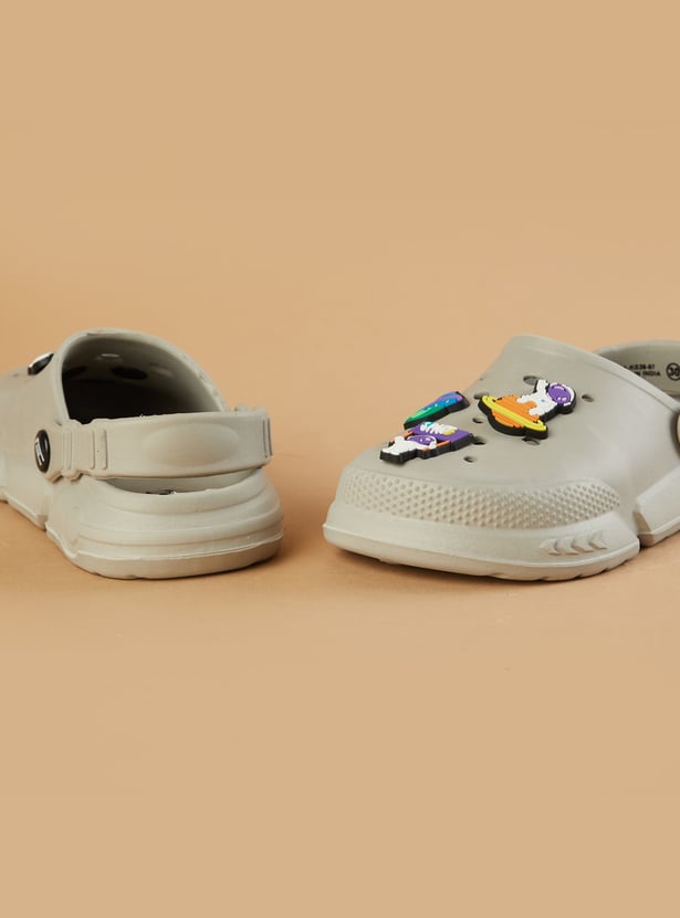 FAME FOREVER Boys Clogs with Charms