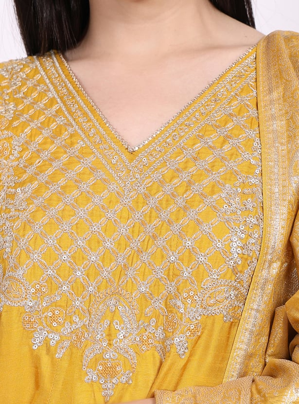 W Embroidered Straight Kurta Set