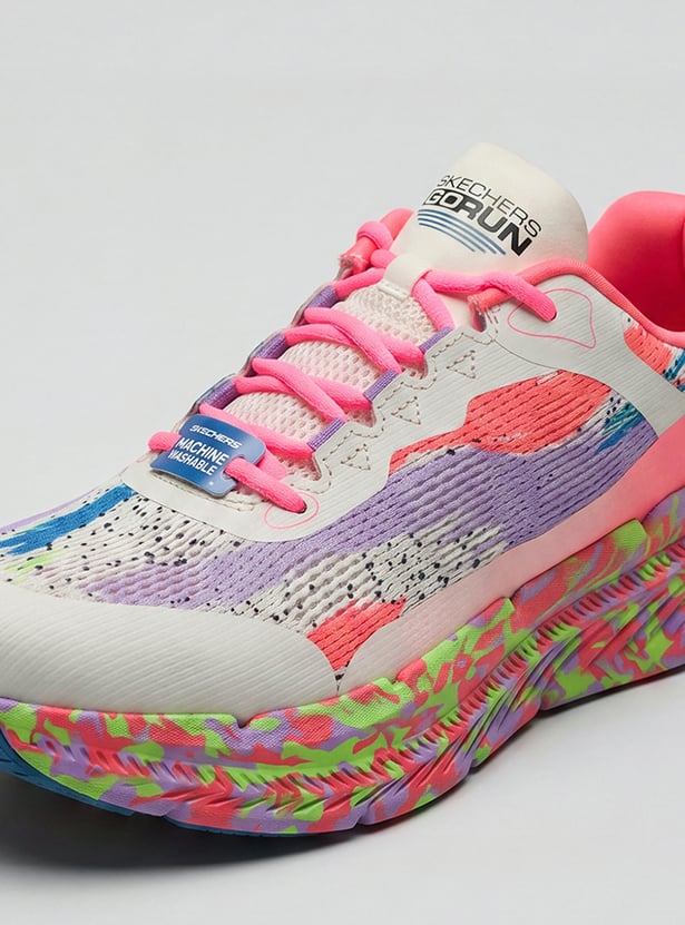 SKECHERS Summits Running Shoes