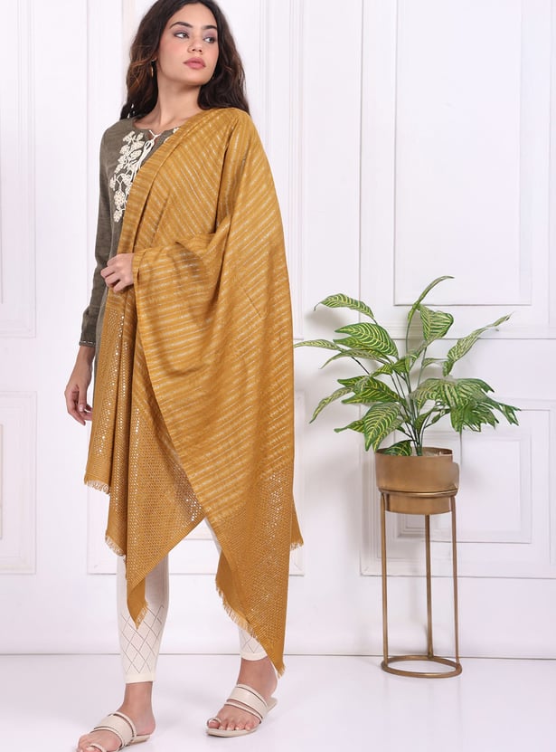 W Knitted Shawl