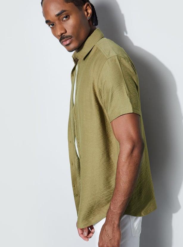 CODE UNWIND Solid Regular Fit Shirt
