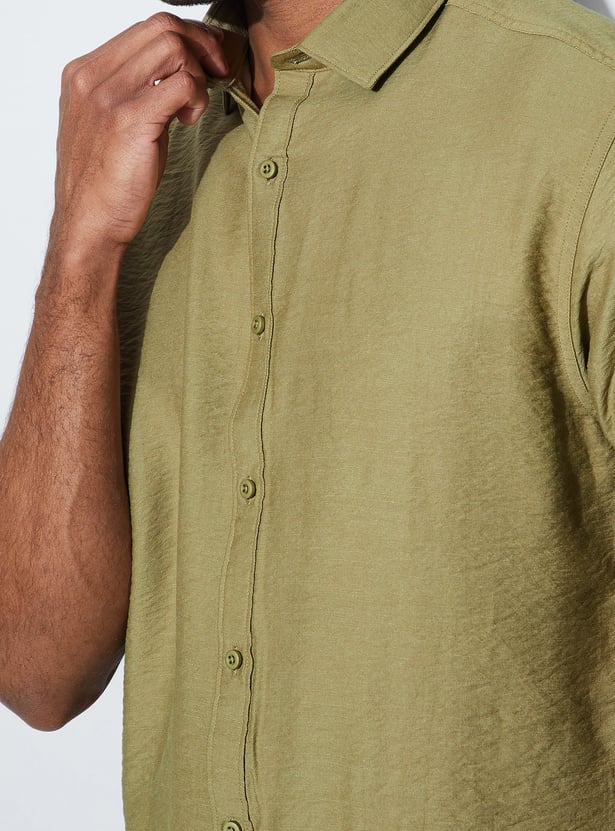 CODE UNWIND Solid Regular Fit Shirt