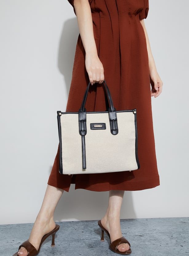 GINGER Textured Handheld Bag