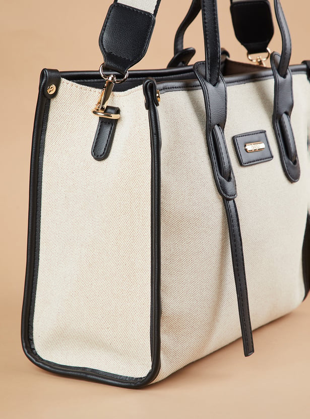 GINGER Textured Handheld Bag