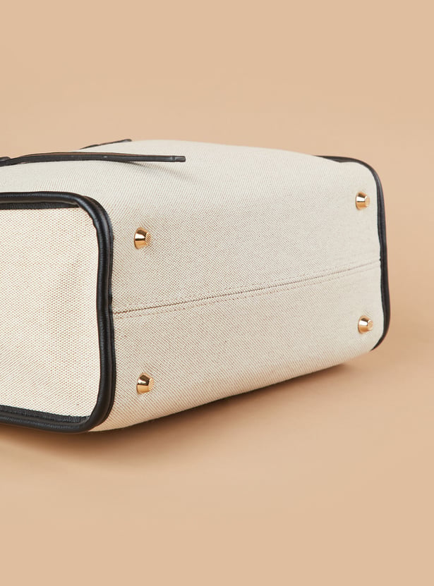GINGER Textured Handheld Bag