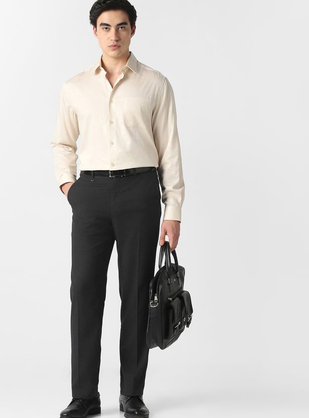 VAN HEUSEN Solid Regular Formal Trousers