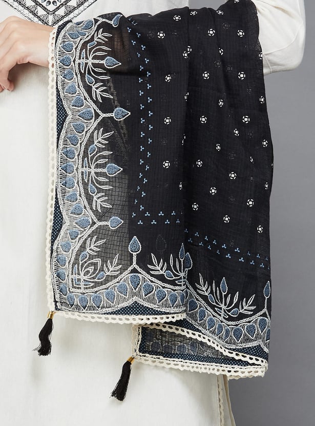 SPAN Embroidered Kurta Set