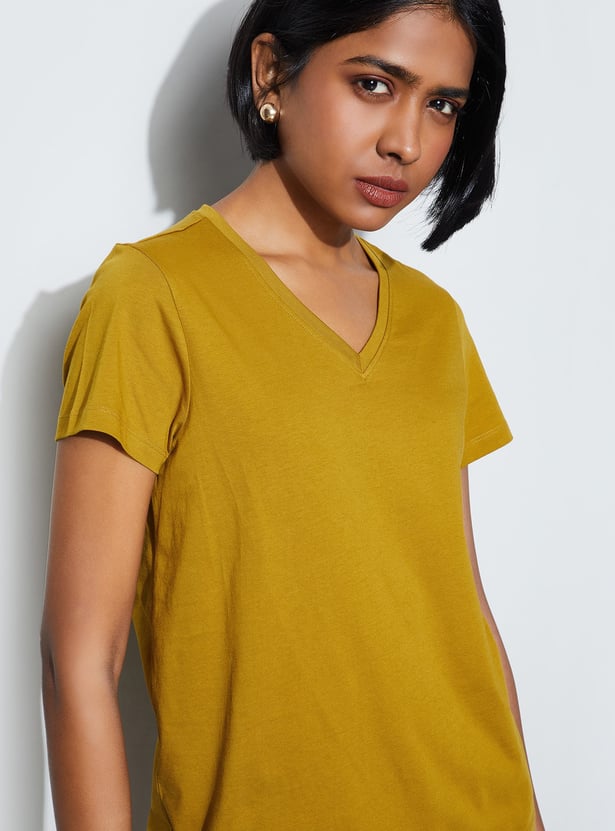 FAME FOREVER Solid V-Neck T-shirt