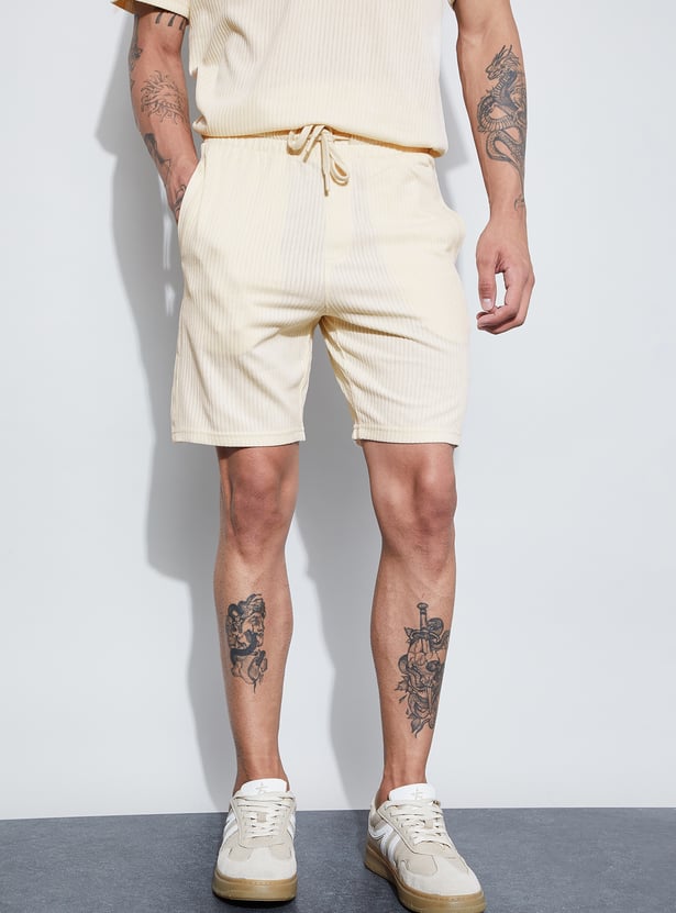 CODE UNWIND Textured Regular Shorts