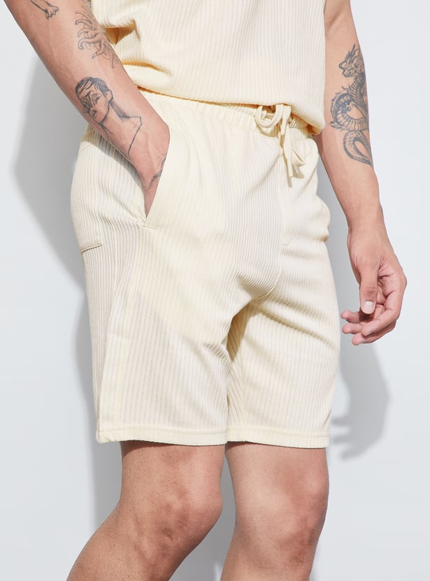 CODE UNWIND Textured Regular Shorts