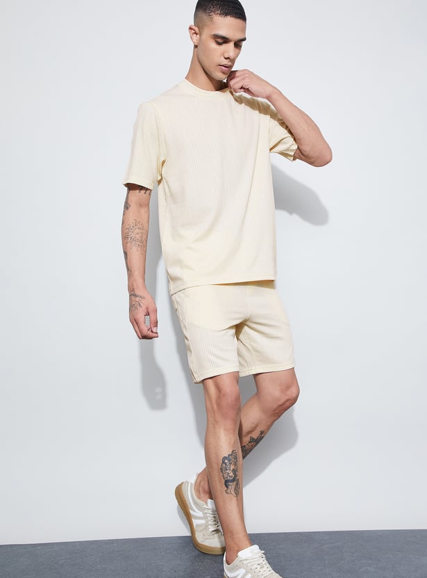 CODE UNWIND Textured Regular Shorts