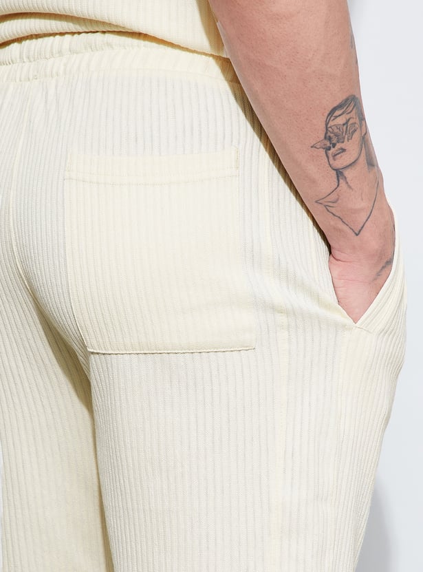CODE UNWIND Textured Regular Shorts
