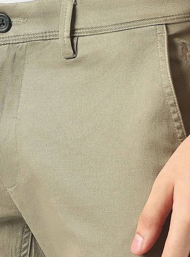 VH SPORTS Solid Slim Tapered Trousers