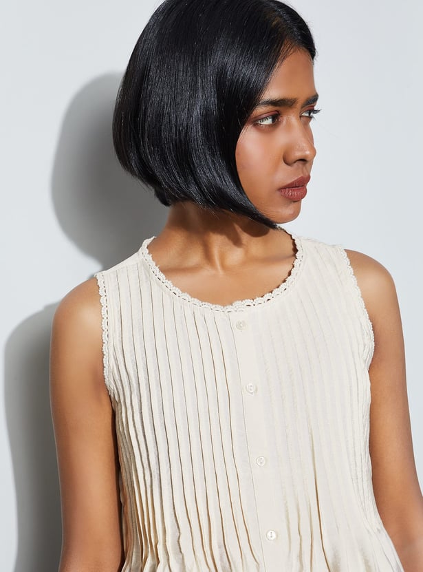 FAME FOREVER Solid Sleeveless Button Top