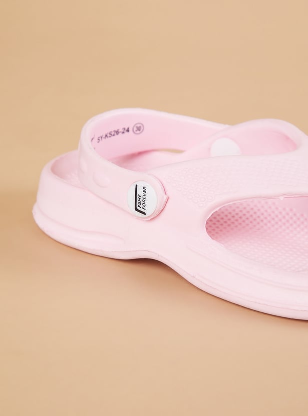 FAME FOREVER Girls Solid Flip Flops