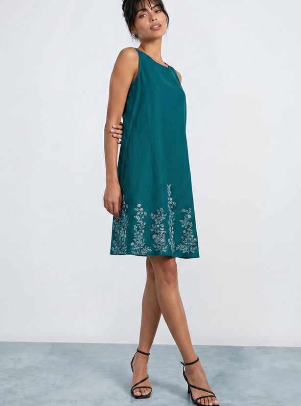 COLOUR ME BY MELANGE Embroidered Sleeveless Knee-Length Dress
