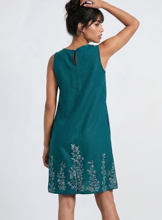 COLOUR ME BY MELANGE Embroidered Sleeveless Knee-Length Dress