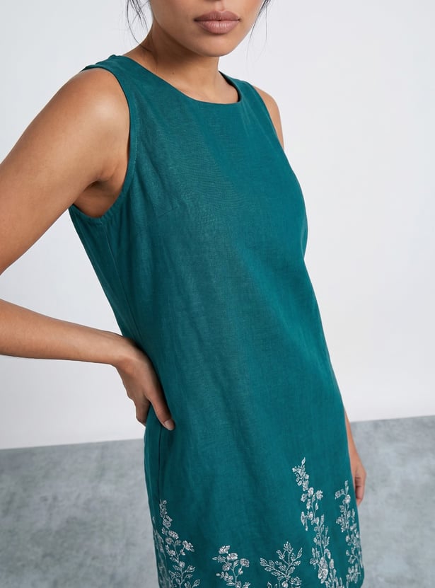 COLOUR ME BY MELANGE Embroidered Sleeveless Knee-Length Dress