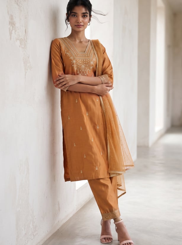 MELANGE Embroidered Straight Pants