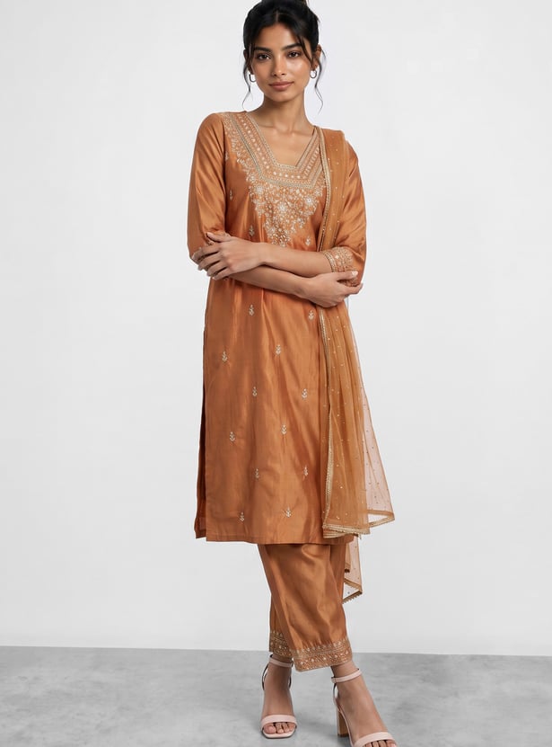 MELANGE Embroidered Straight Pants