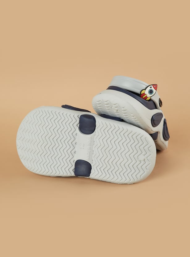 FAME FOREVER Boys Applique Slippers