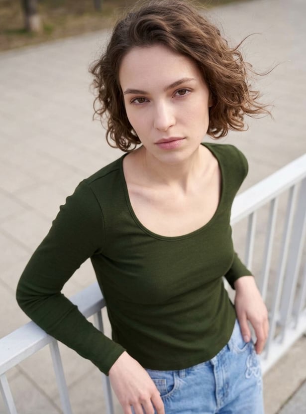 GINGER Ribbed Scoop Neck T-shirt