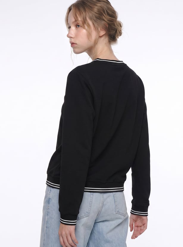 KRAUS Typography Print V-Neck Sweatshirt