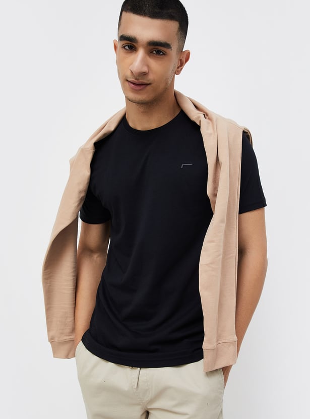 FAME FOREVER Solid Crew-Neck Regular Fit T-shirt