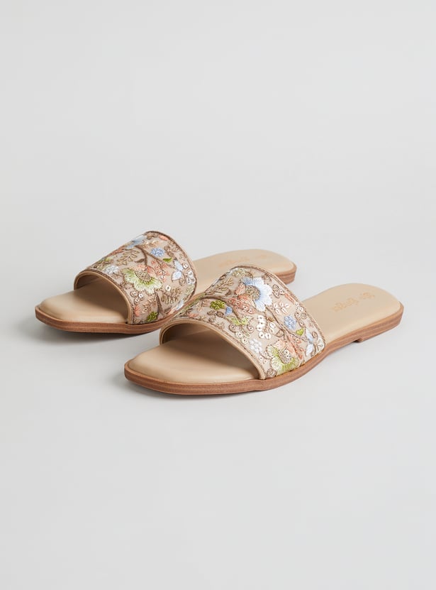 GINGER Embroidered Flats