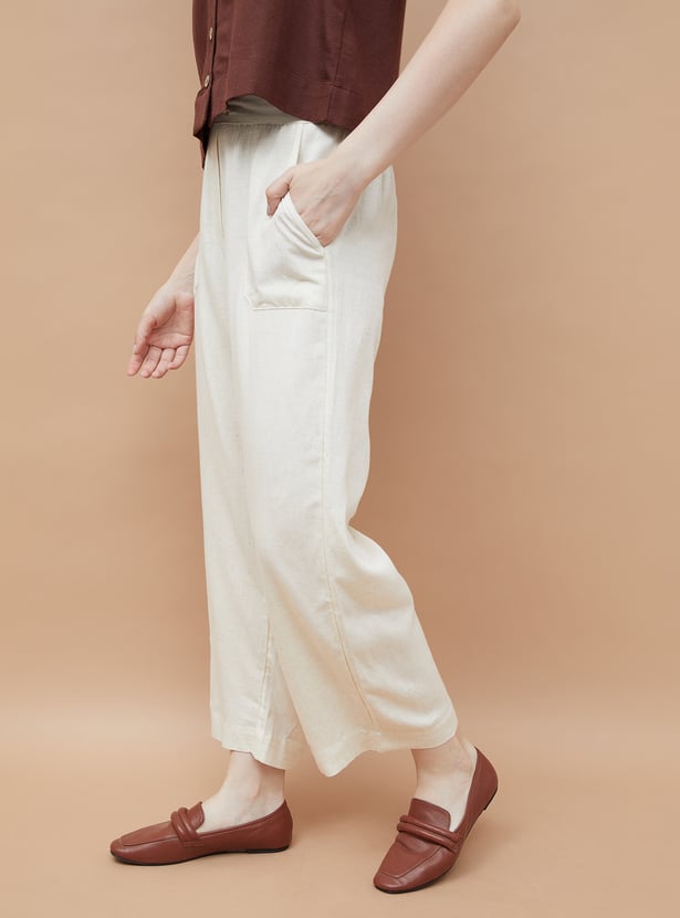 Men's Cream Solid Straight Fit Trousers