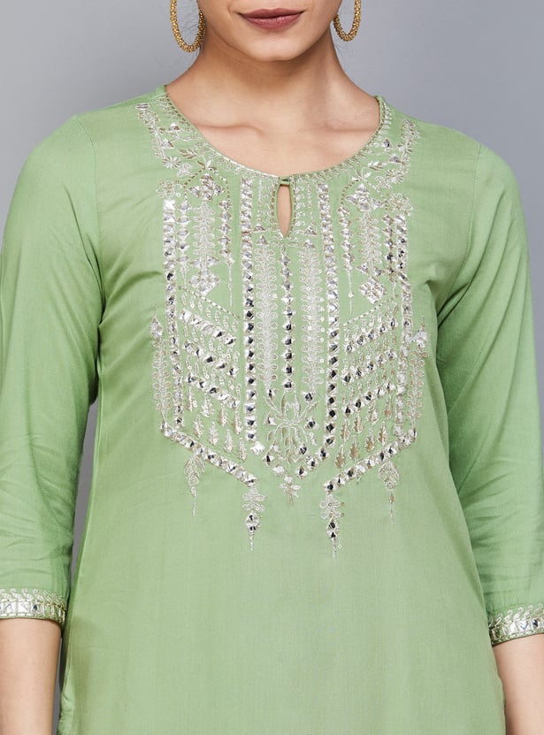BHUVA [XL / 42] - Straight cut embroidered kurti set