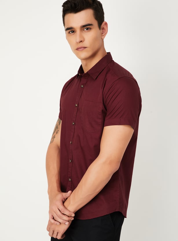 Men Solid Slim Fit Smart Casual Shirt